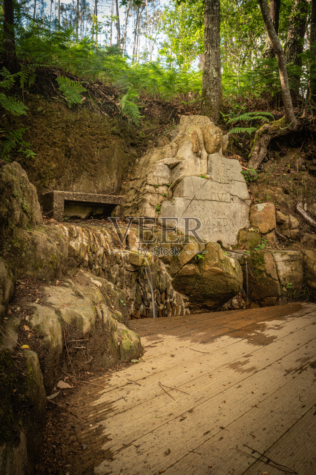葡萄牙奥瓦尔马塞达的公众饮用泉水照片摄影图片
