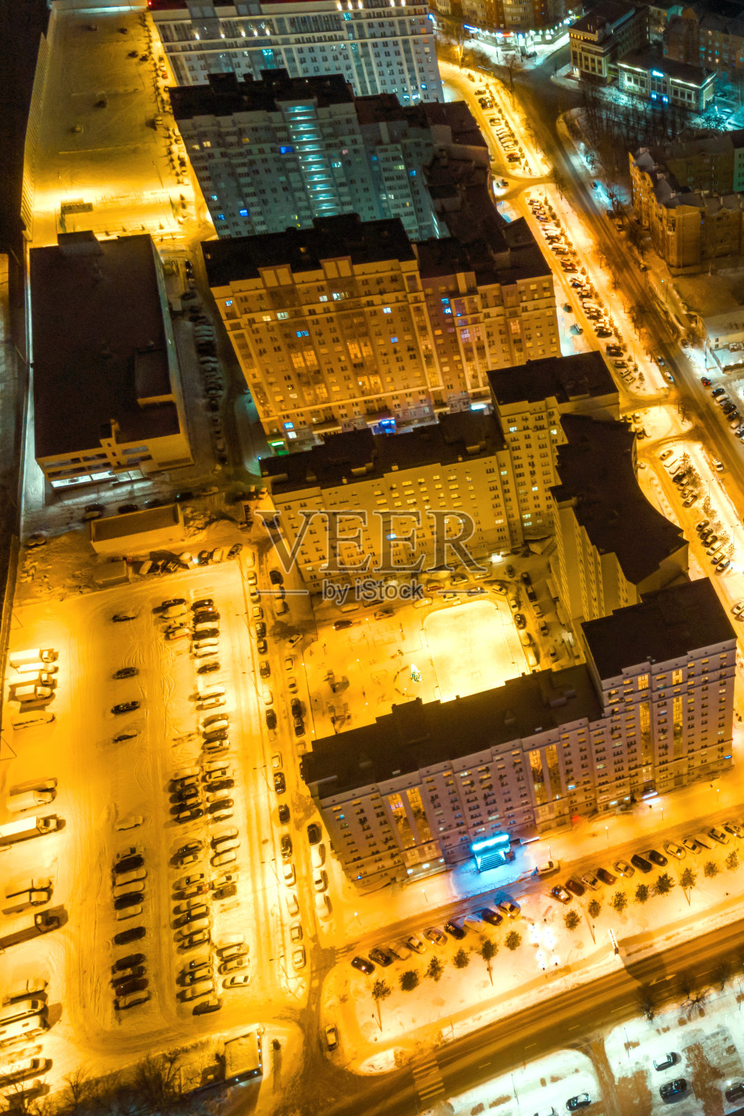 鸟瞰街道的建筑物照明照片摄影图片