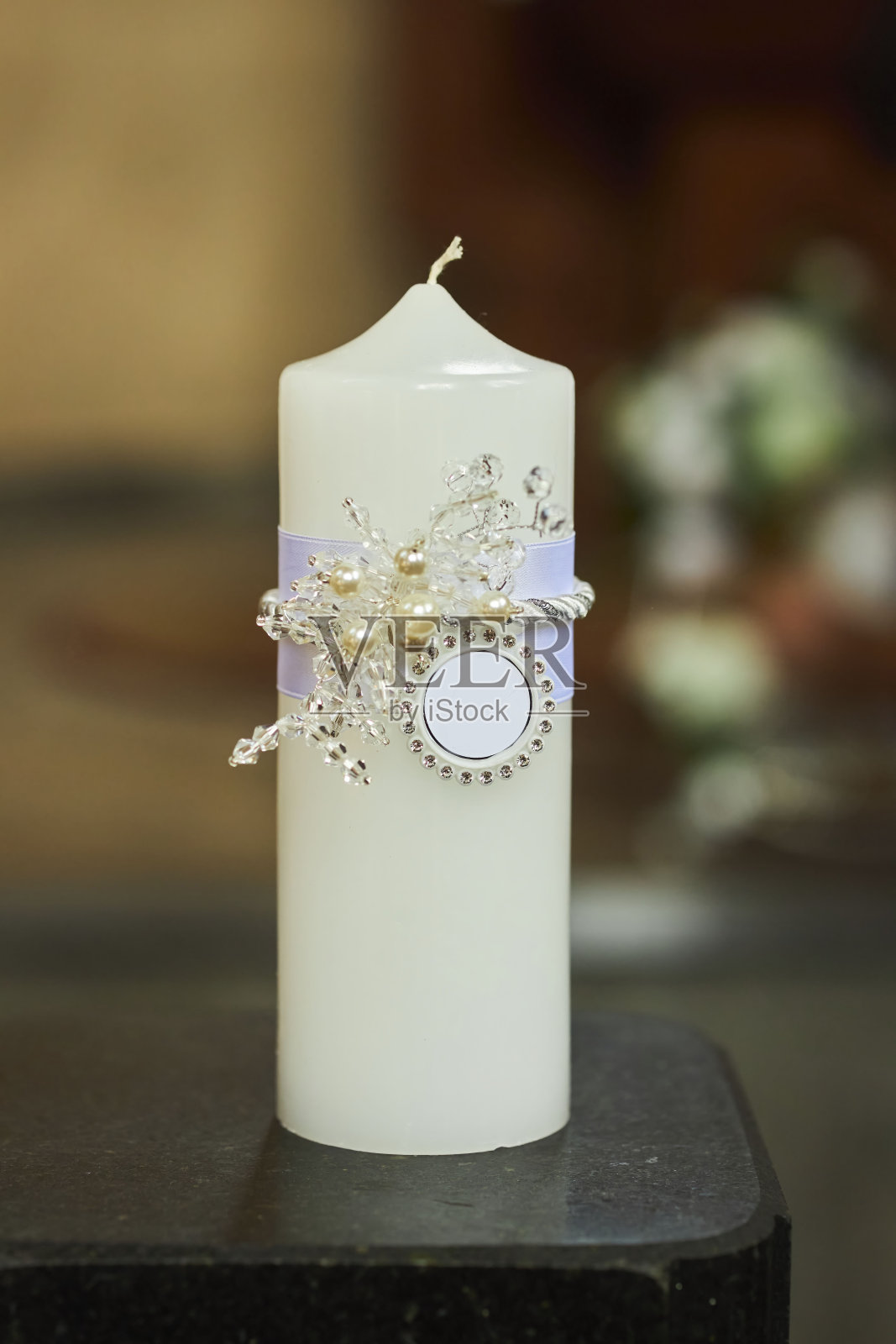 亚美尼亚教堂里装饰精美的蜡烛。婚礼庆典。基督教的宗教传统照片摄影图片