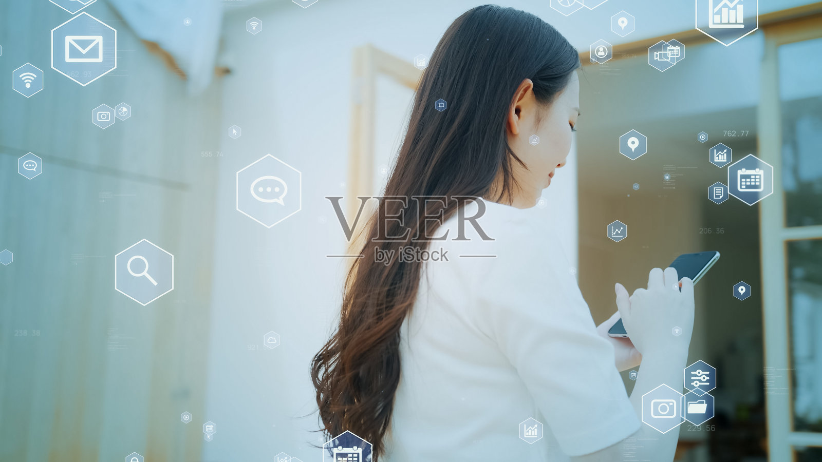 移动通信网络概念。IoT(物联网)。照片摄影图片