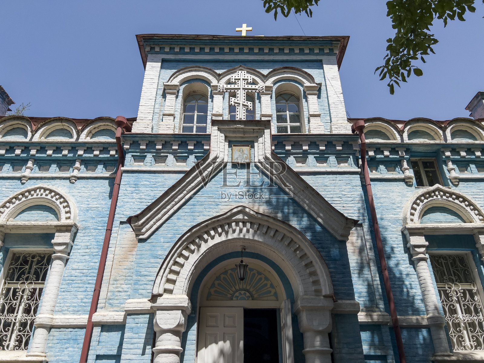 俄罗斯东正教教堂的正面。照片摄影图片