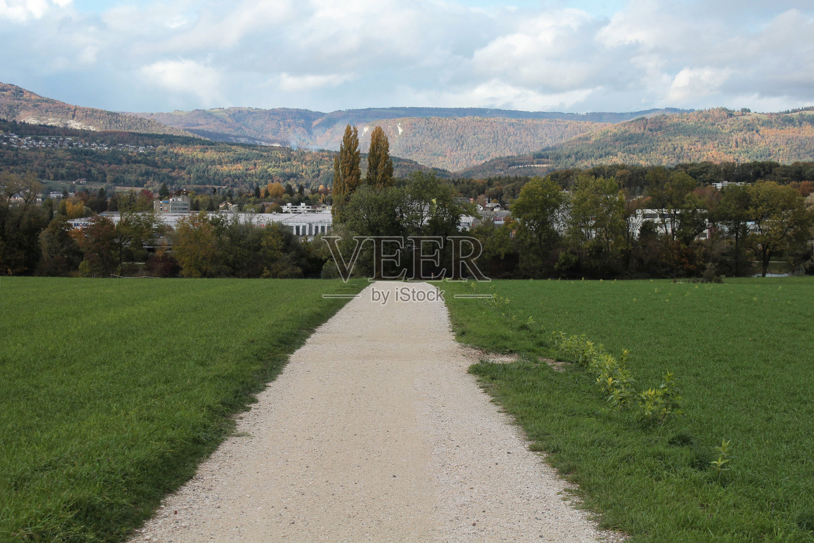 秋天的乡间小路照片摄影图片