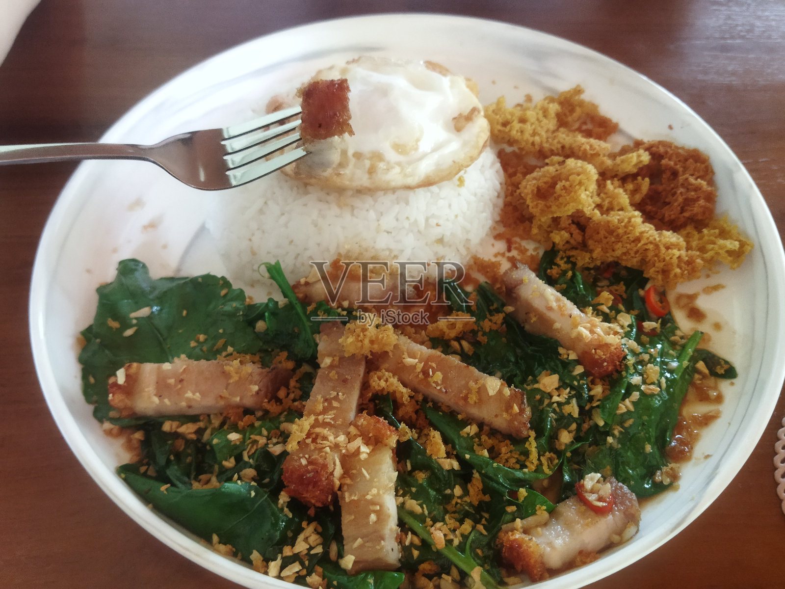 蒜椒炒五花肉蛋照片摄影图片