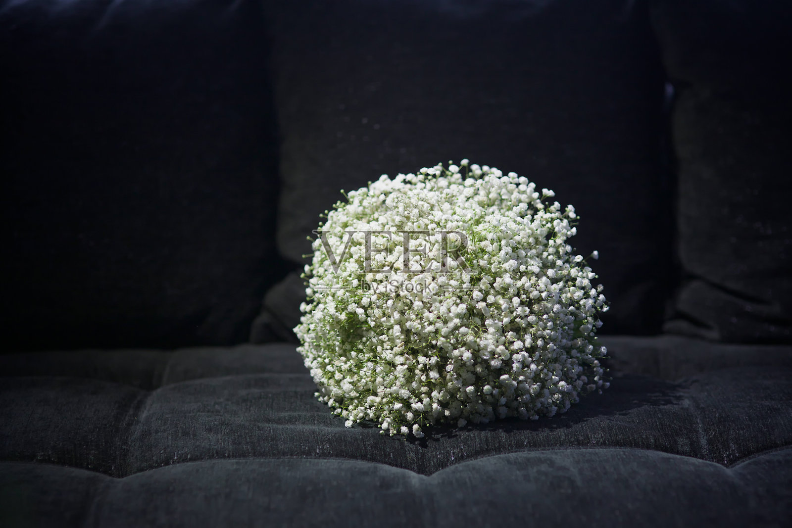 鲜艳的婚礼花束，为婚礼献上新鲜的鲜花照片摄影图片