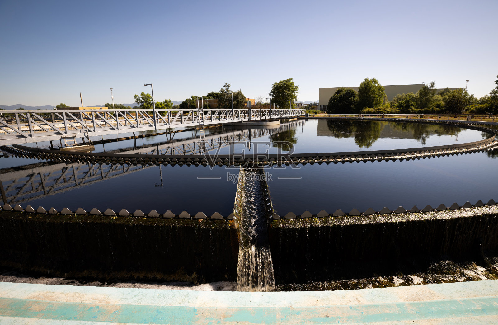 污水处理设施。污水处理。也叫市政污水或污水。照片摄影图片