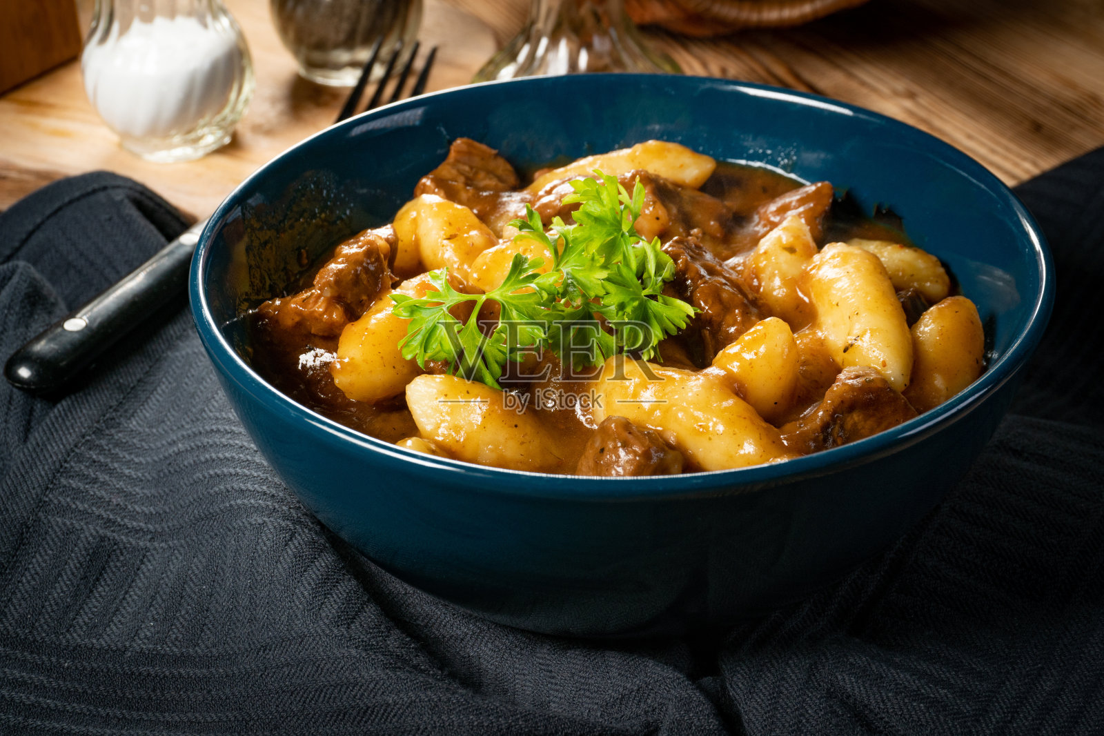 肉汁炖牛肉。照片摄影图片