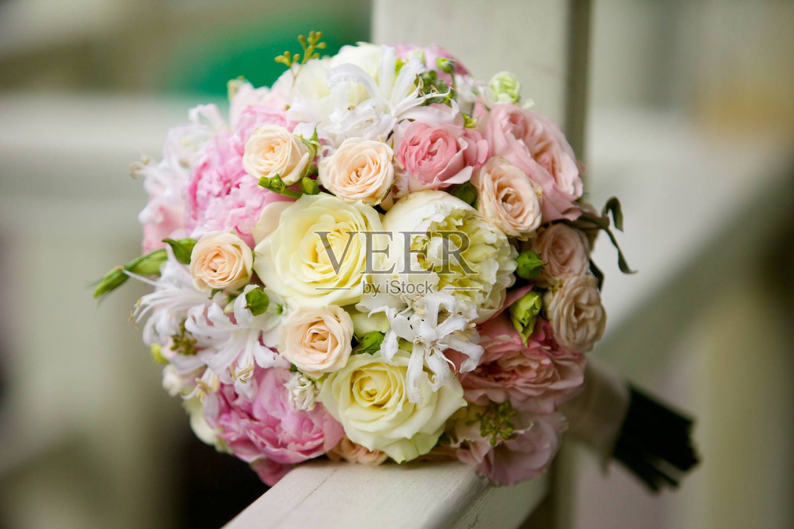 鲜艳的婚礼花束，为婚礼献上新鲜的鲜花照片摄影图片