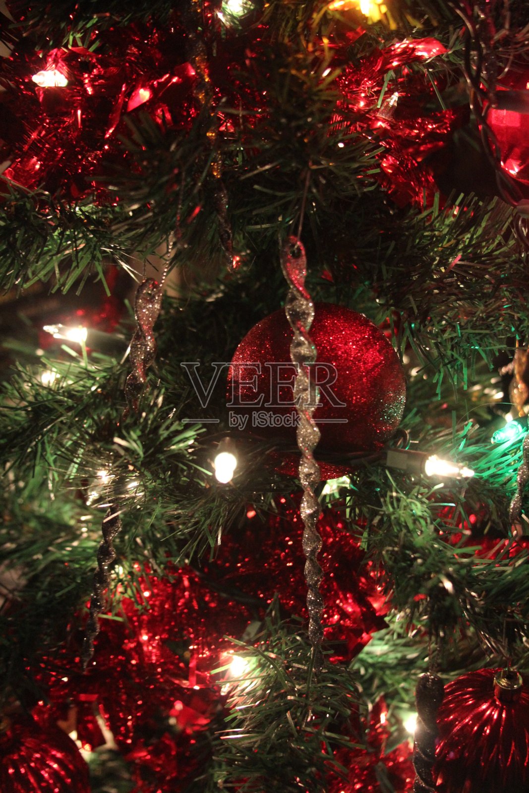 圣诞树上的圣诞装饰照片摄影图片