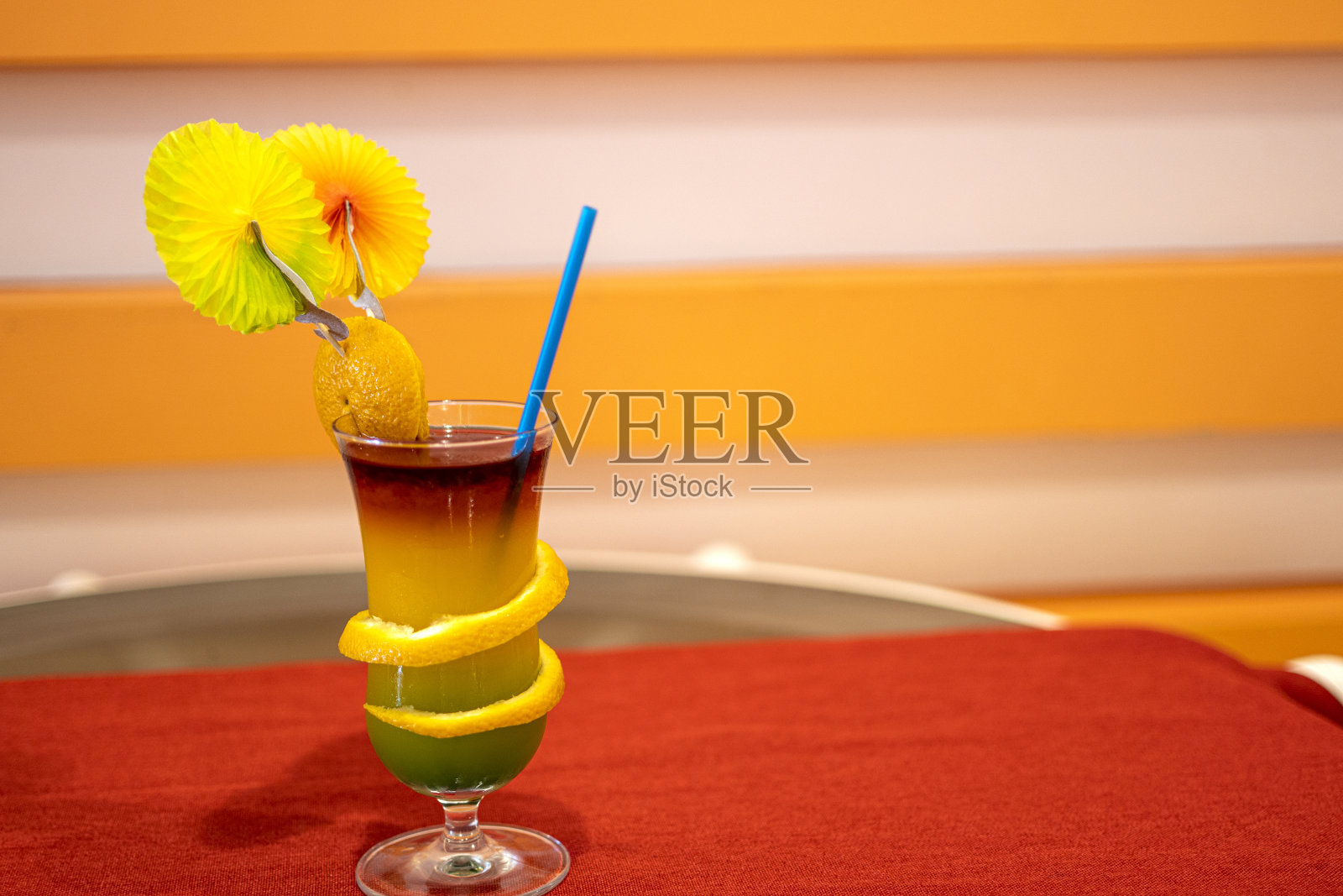 鸡尾酒配红酒照片摄影图片