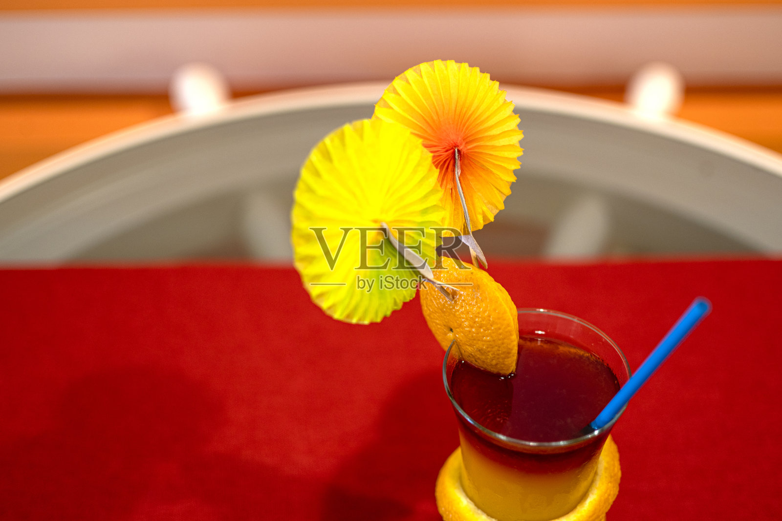 鸡尾酒配红酒照片摄影图片