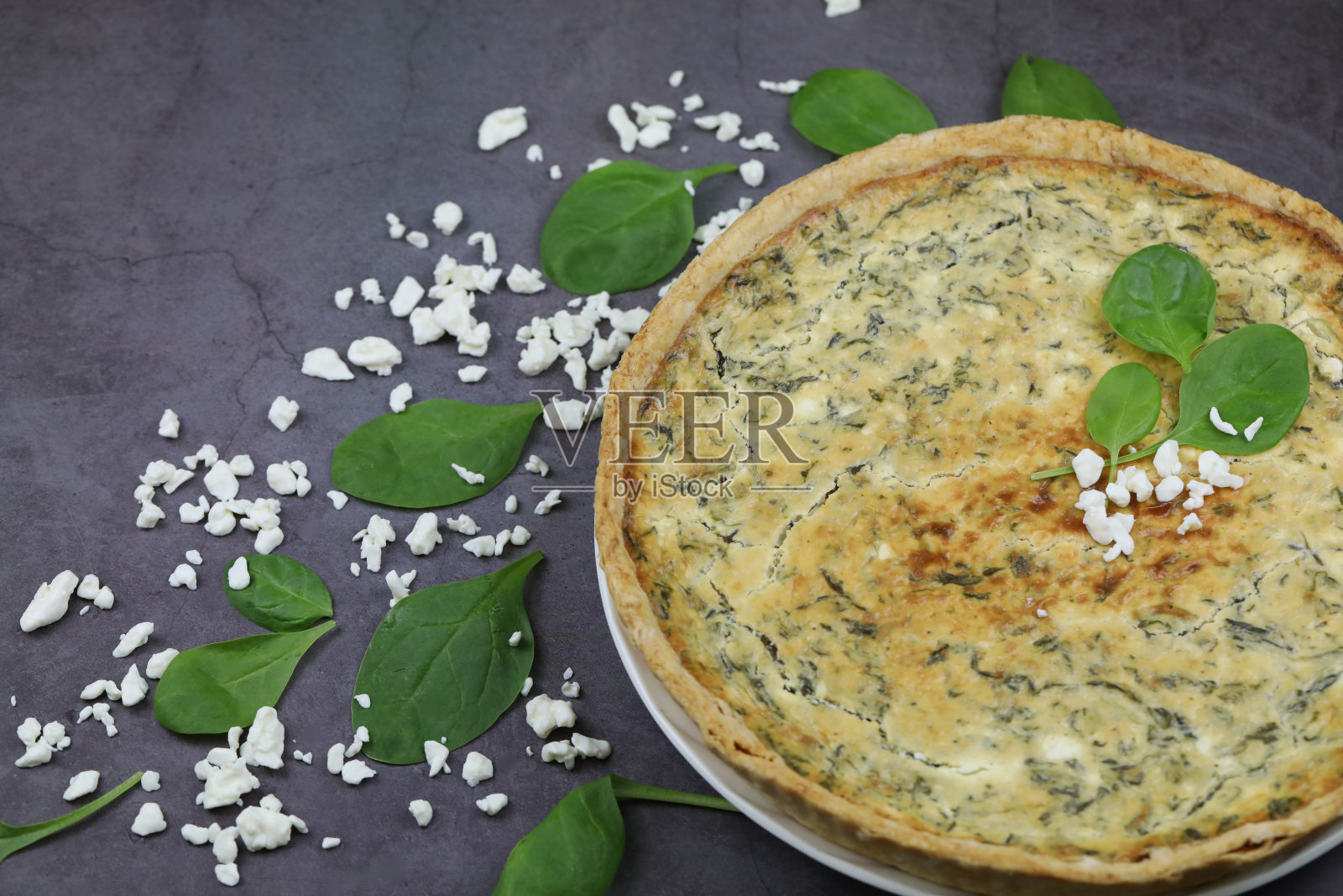 奶酪菠菜乳蛋饼照片摄影图片