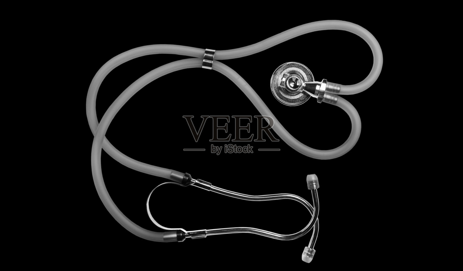 黑白背景医用听诊器照片摄影图片