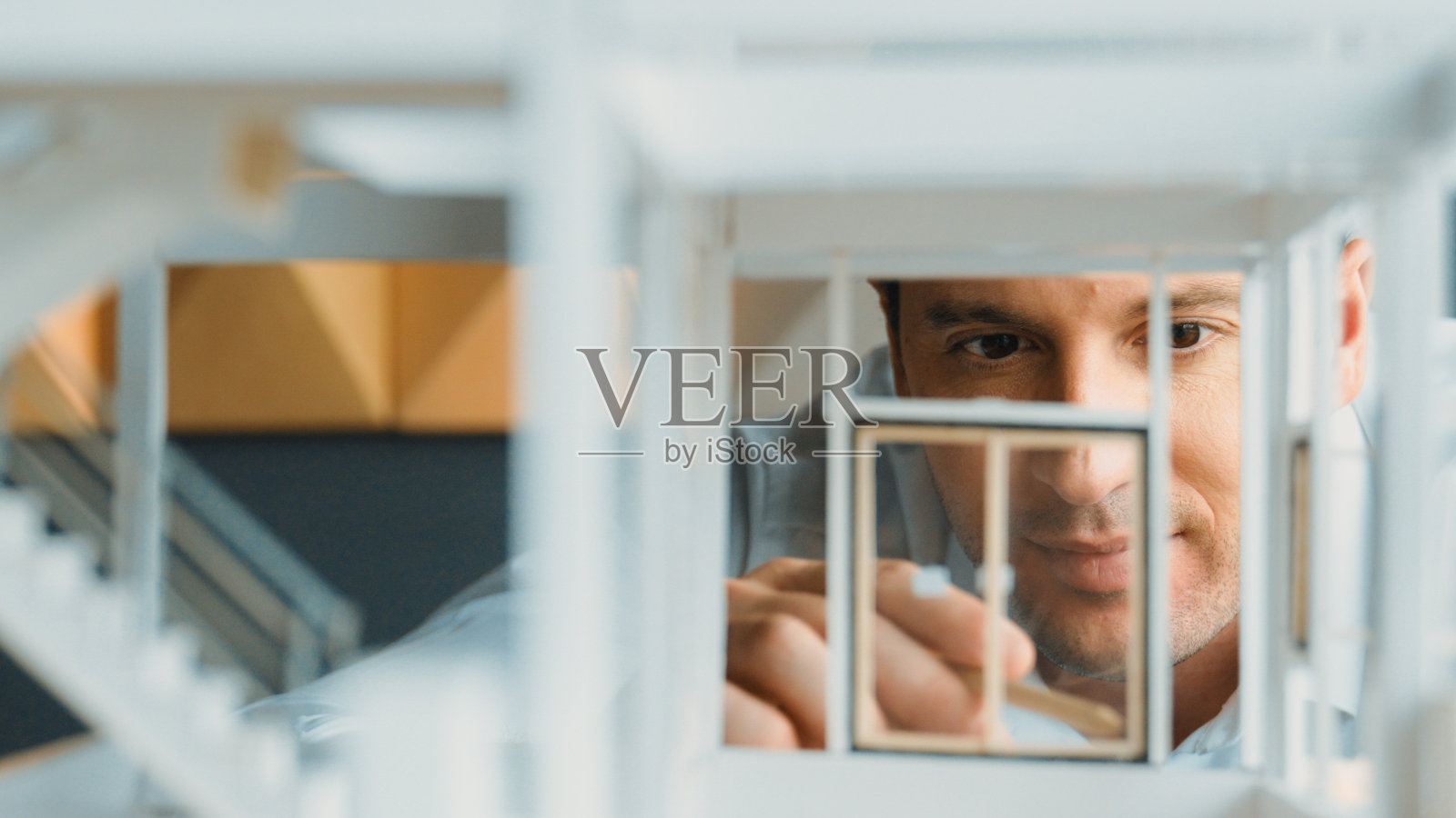 白人工程师检查房屋建筑的特写图像。操纵器照片摄影图片