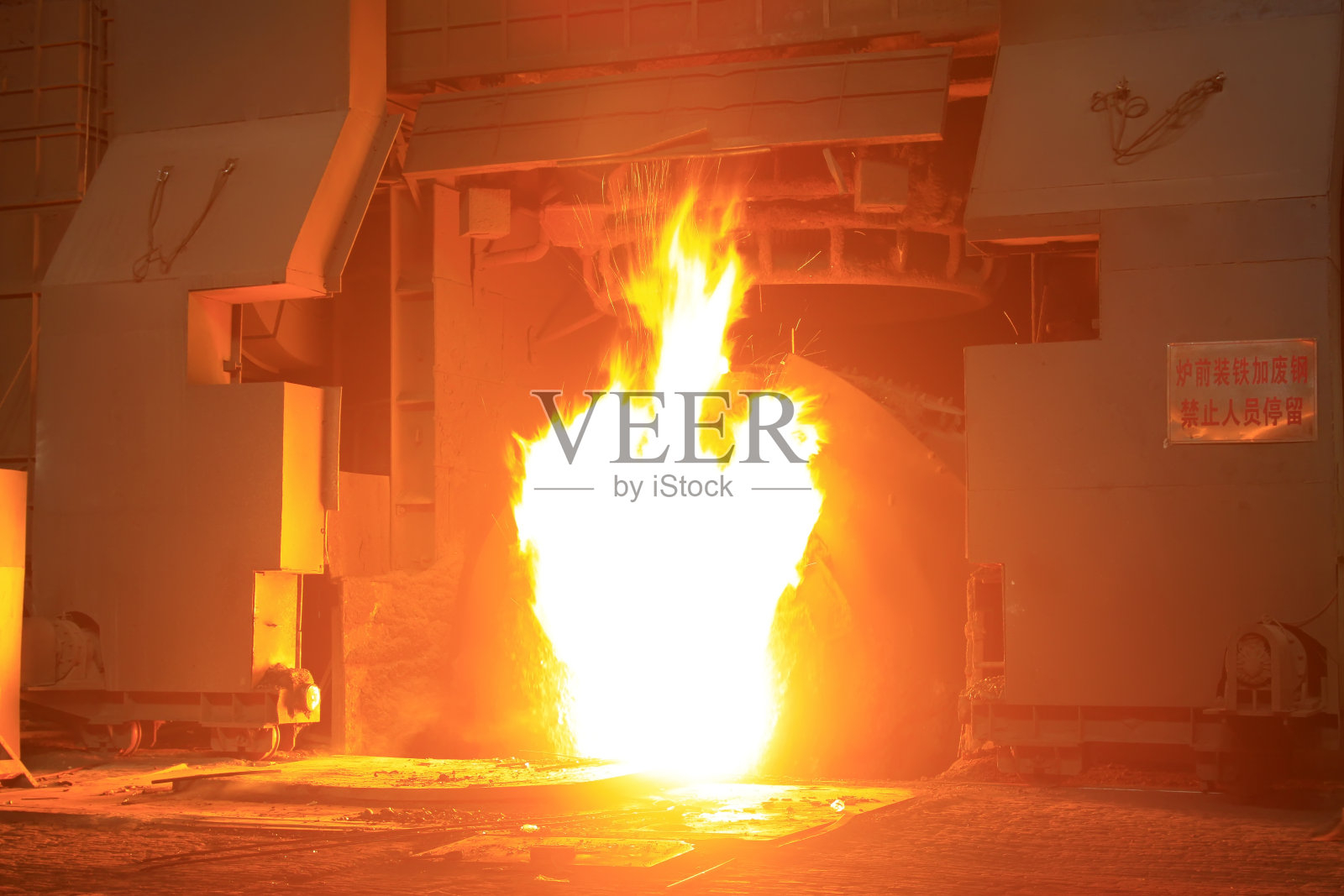 炼钢厂转炉火焰照片摄影图片