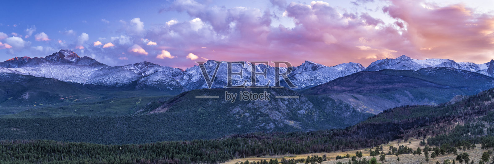 冰碛公园和大陆分水岭上生动的日出照片摄影图片