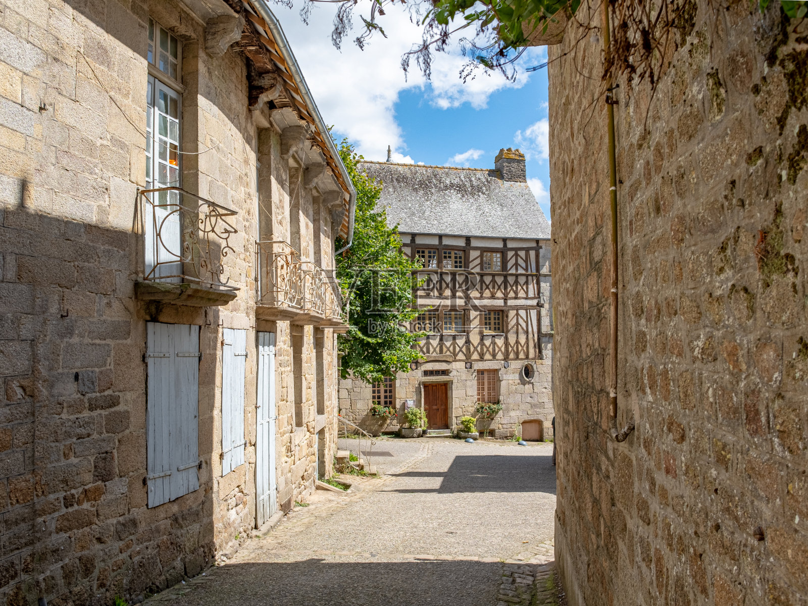 法国布列塔尼的一条街道照片摄影图片