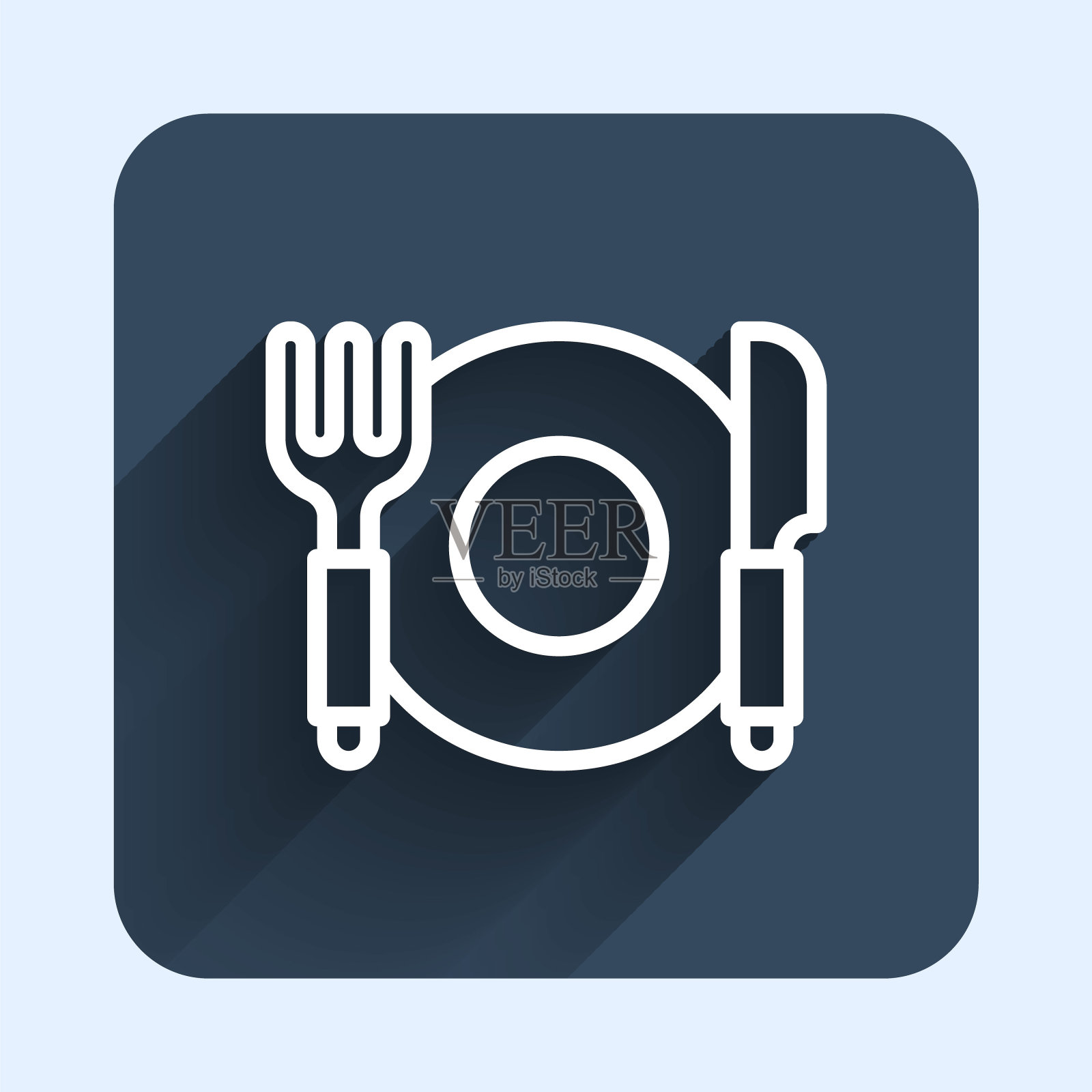 白线盘，叉和刀图标隔离与长阴影背景。餐具的象征。餐厅的迹象。蓝色方形按钮。向量插画图片素材