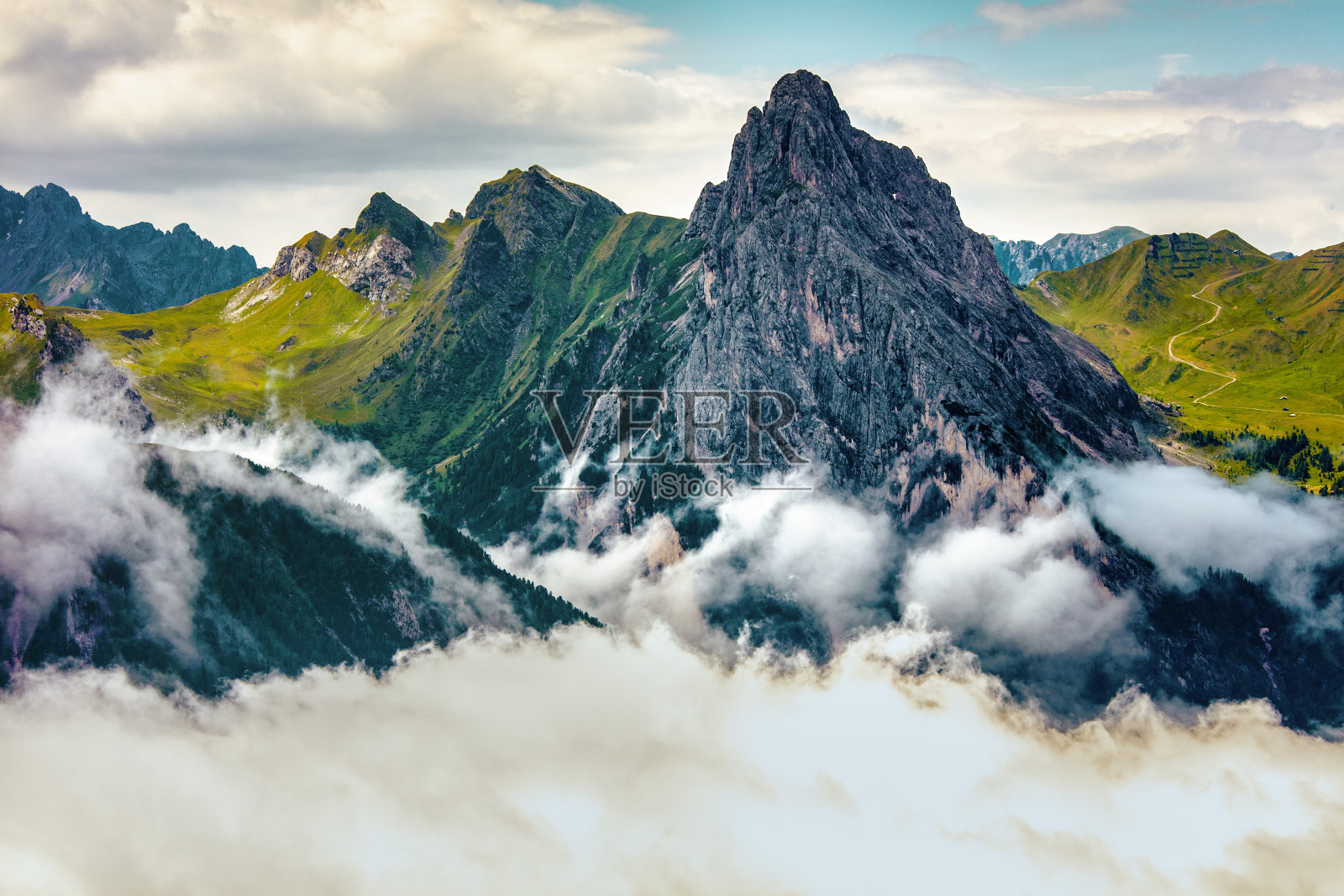 有山有云的风景照片摄影图片