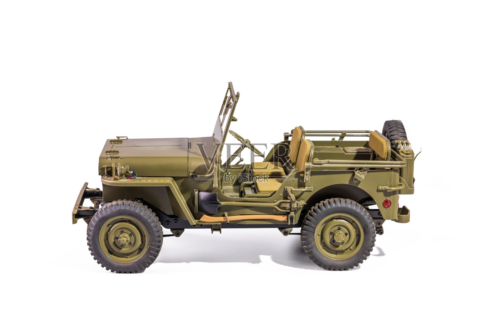 美国军用汽车无线电控制模型的特写视图，孤立在白色背景上。瑞典。照片摄影图片