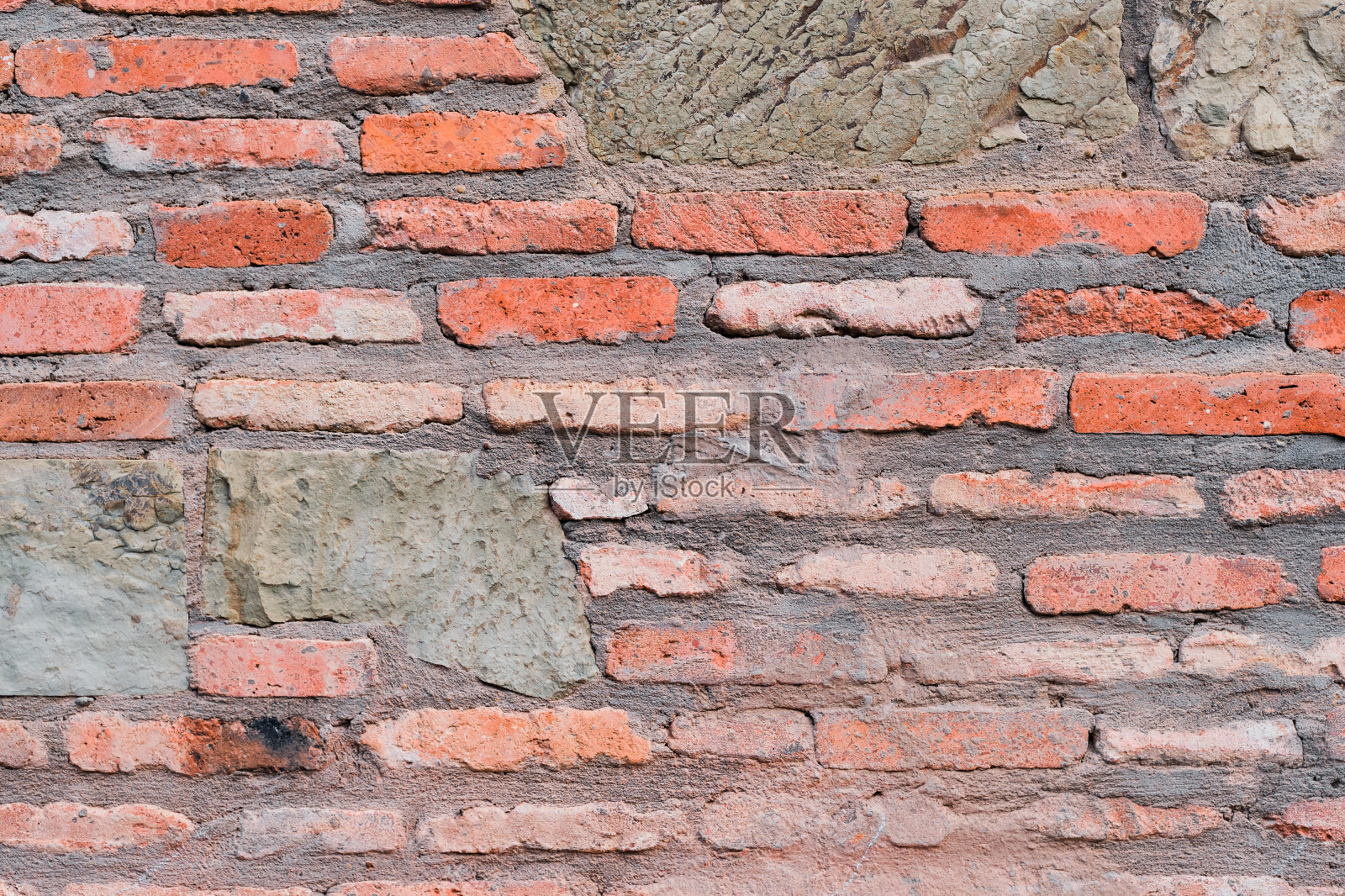 老第比利斯红砖堡垒的城墙在夕阳的照耀下照片摄影图片