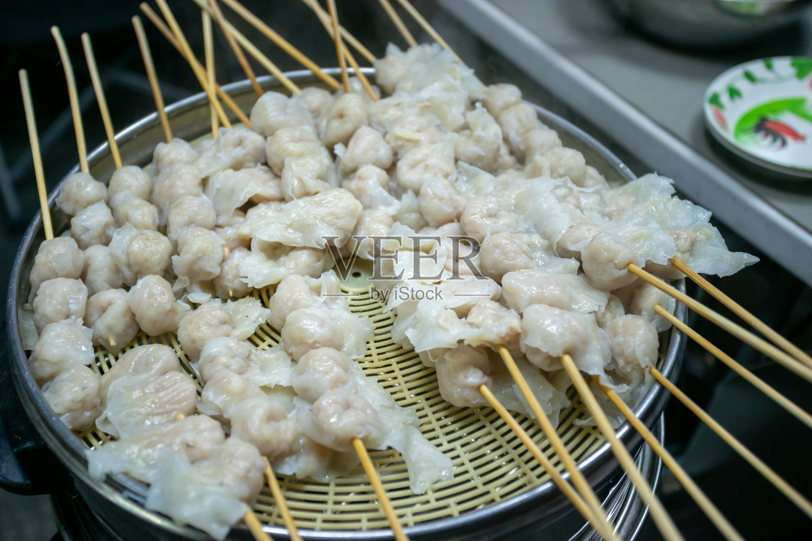 鱼饺看起来又好吃又新鲜。照片摄影图片