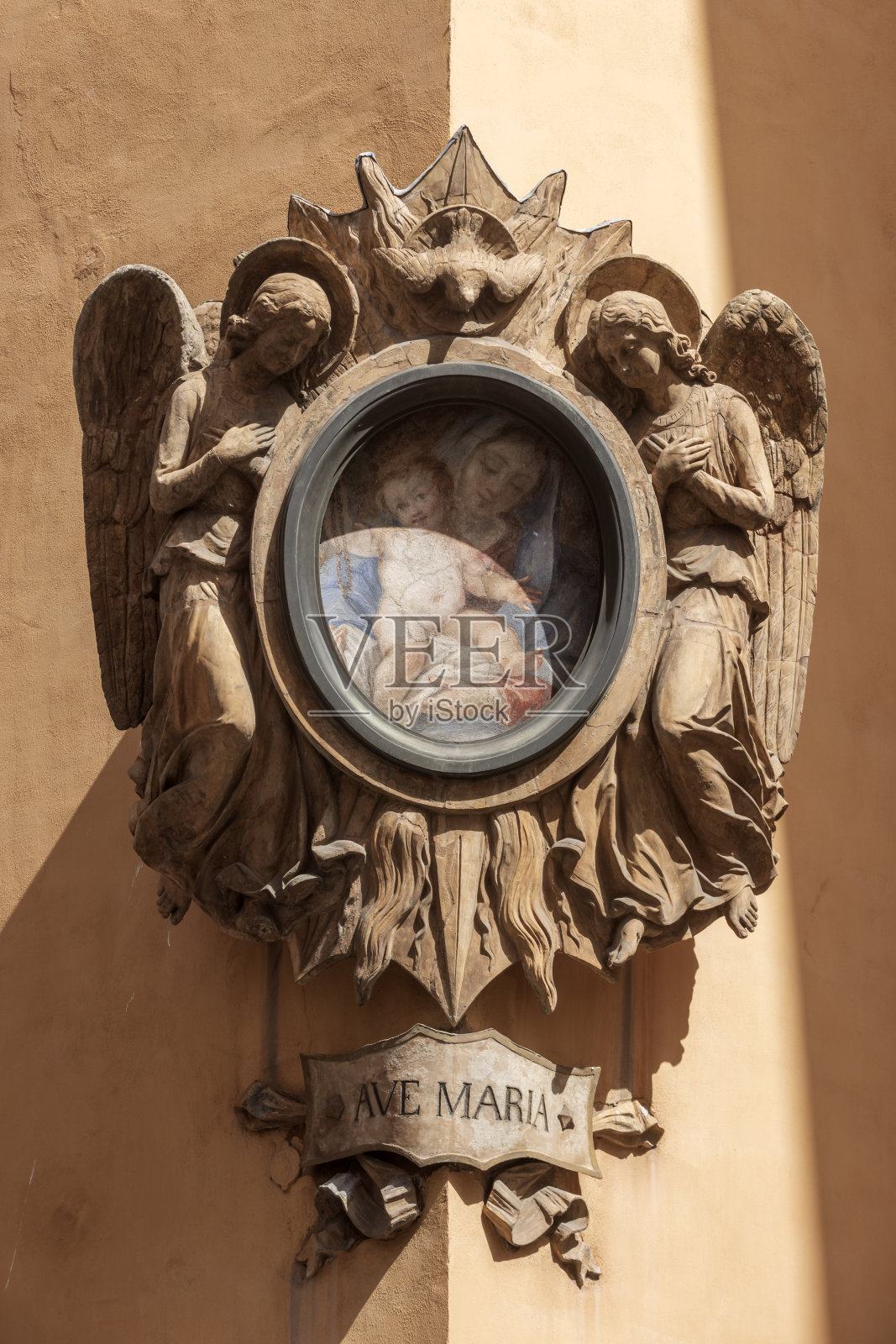 罗马市中心墙上的圣母颂纪念石照片摄影图片