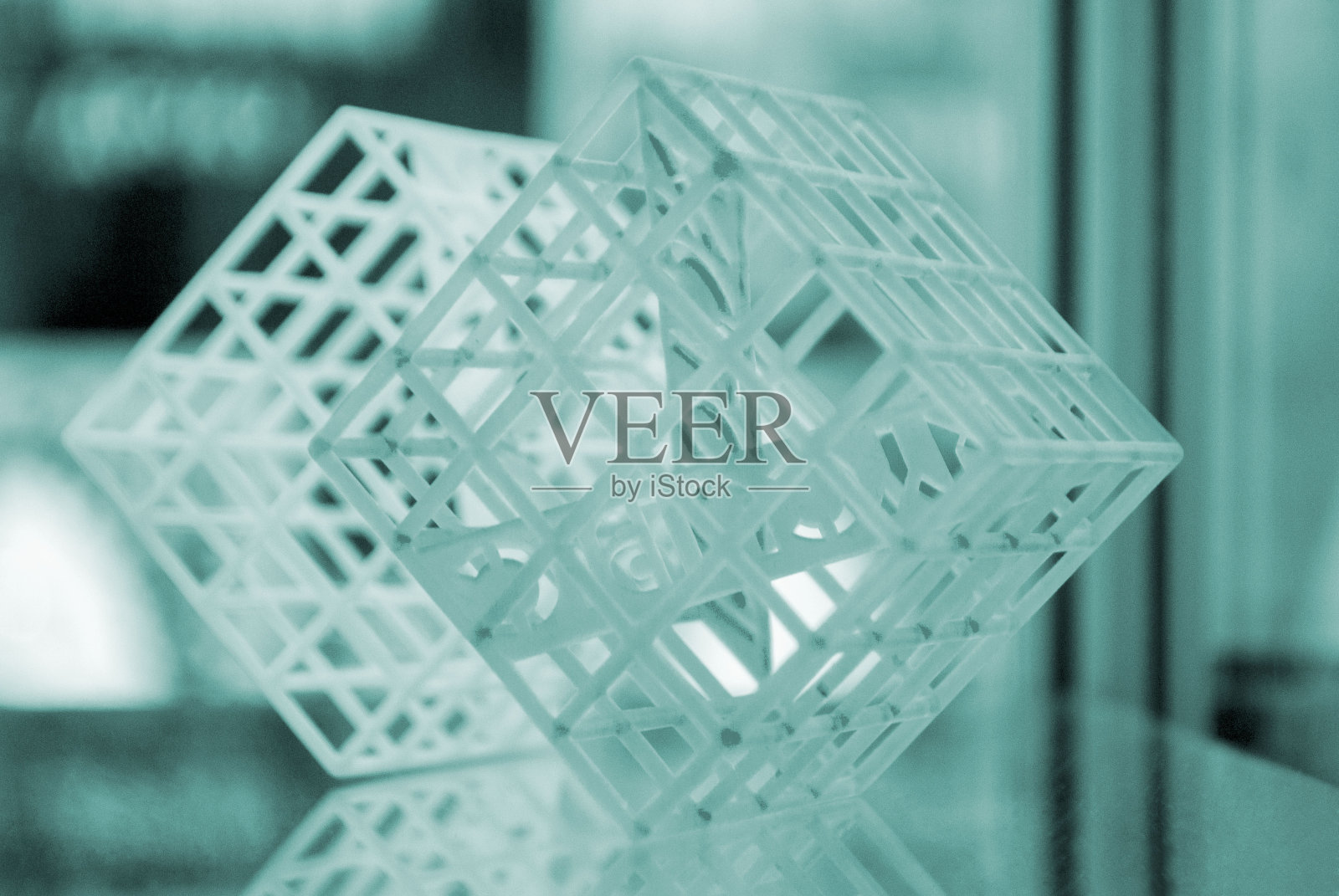 抽象艺术对象打印在3D打印机的光聚合物。SLA。3D打印模型照片摄影图片