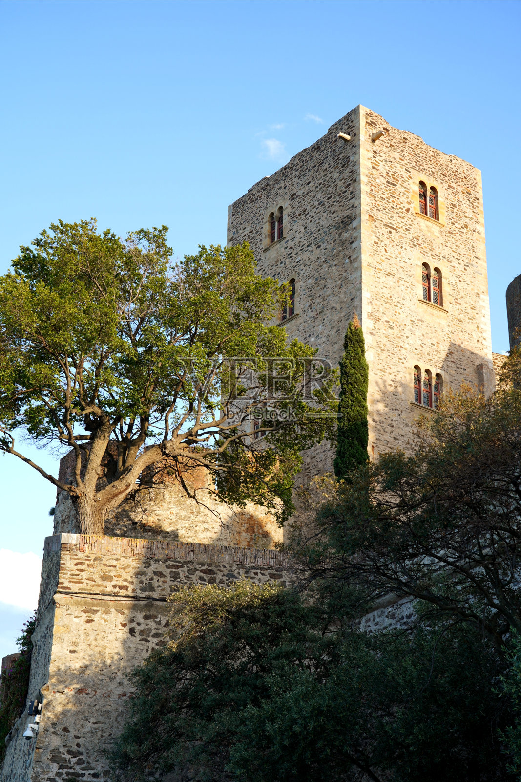 法国地中海村庄科利乌尔。照片摄影图片