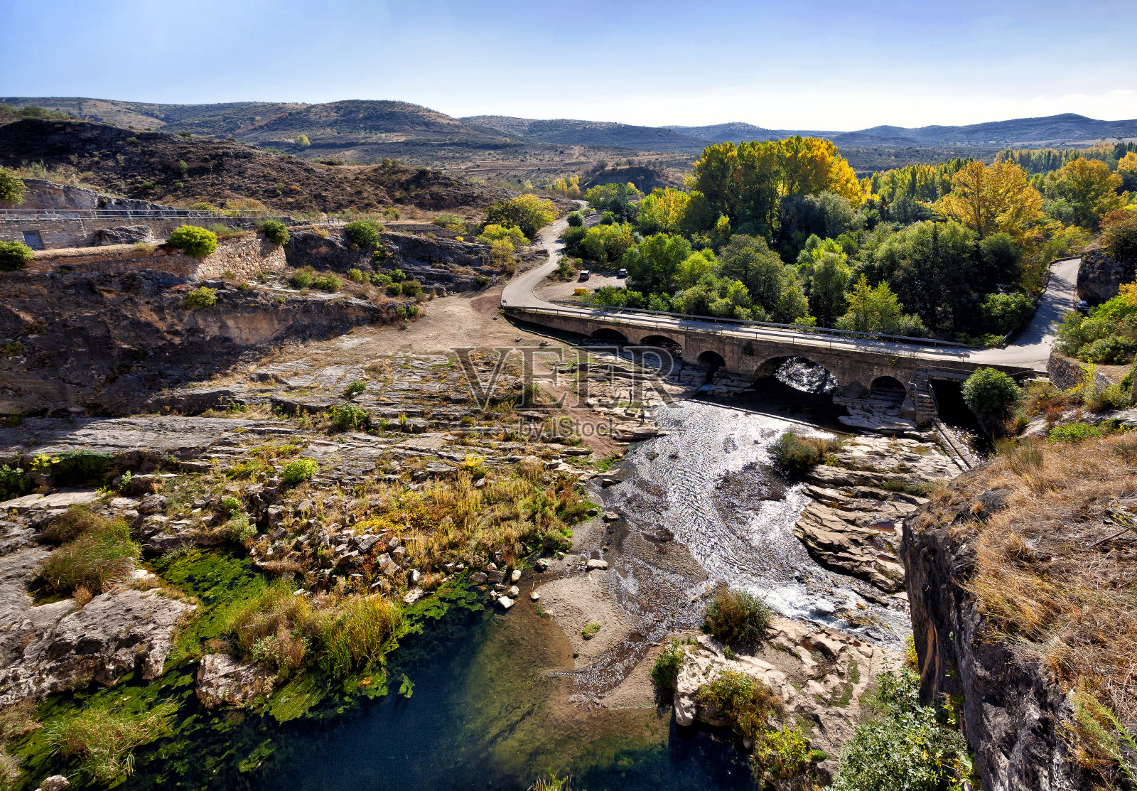 罗佐亚河上的桥梁照片摄影图片
