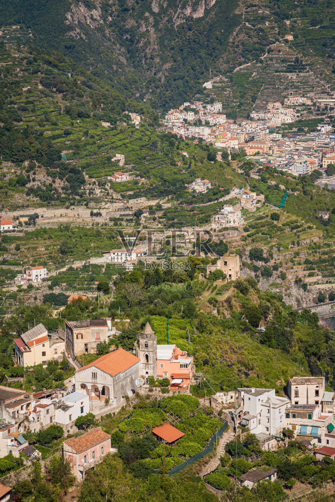 从意大利阿马尔菲海岸拉维罗山上的景色照片摄影图片