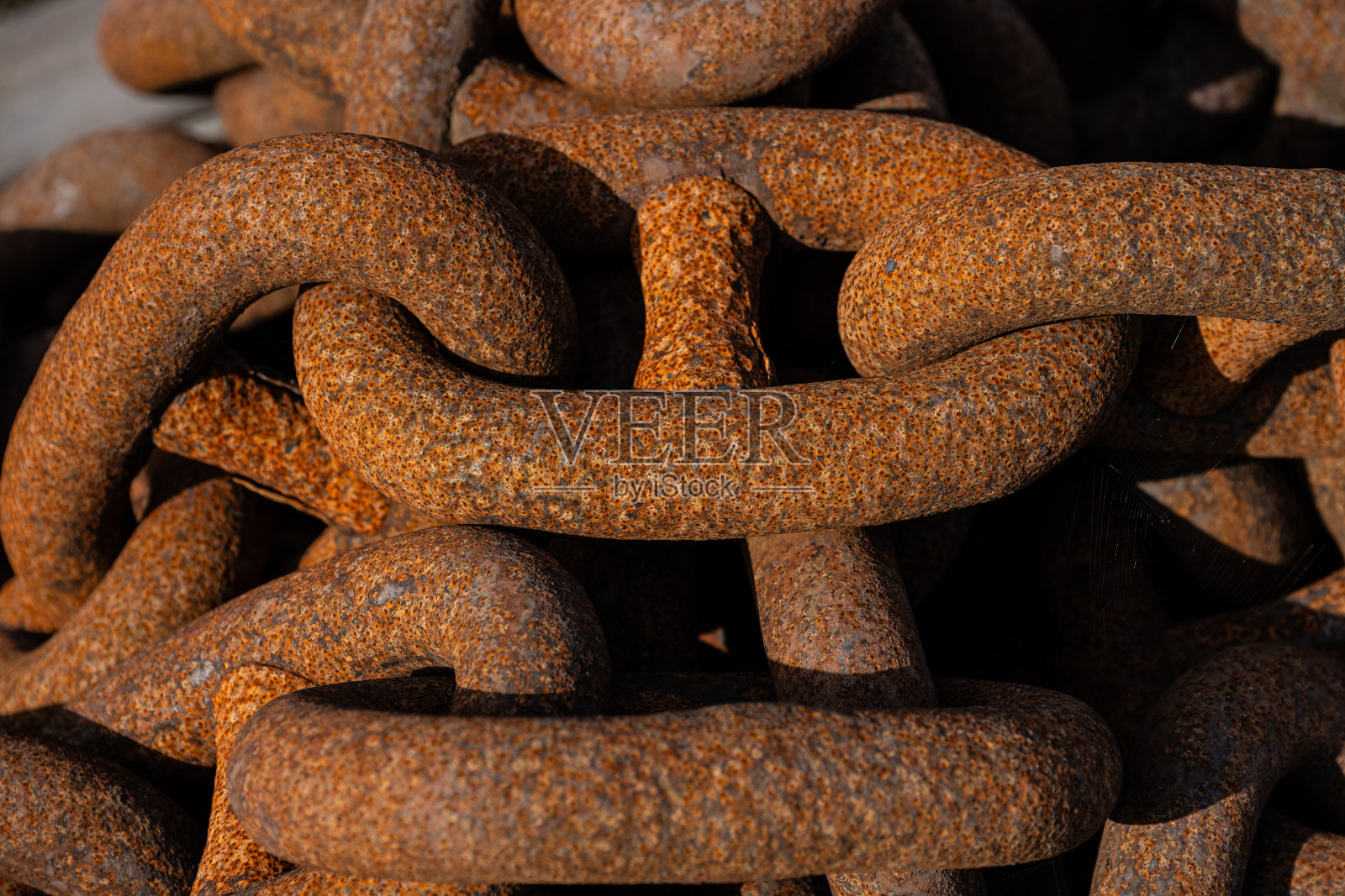生锈铁锚链的细节…照片摄影图片
