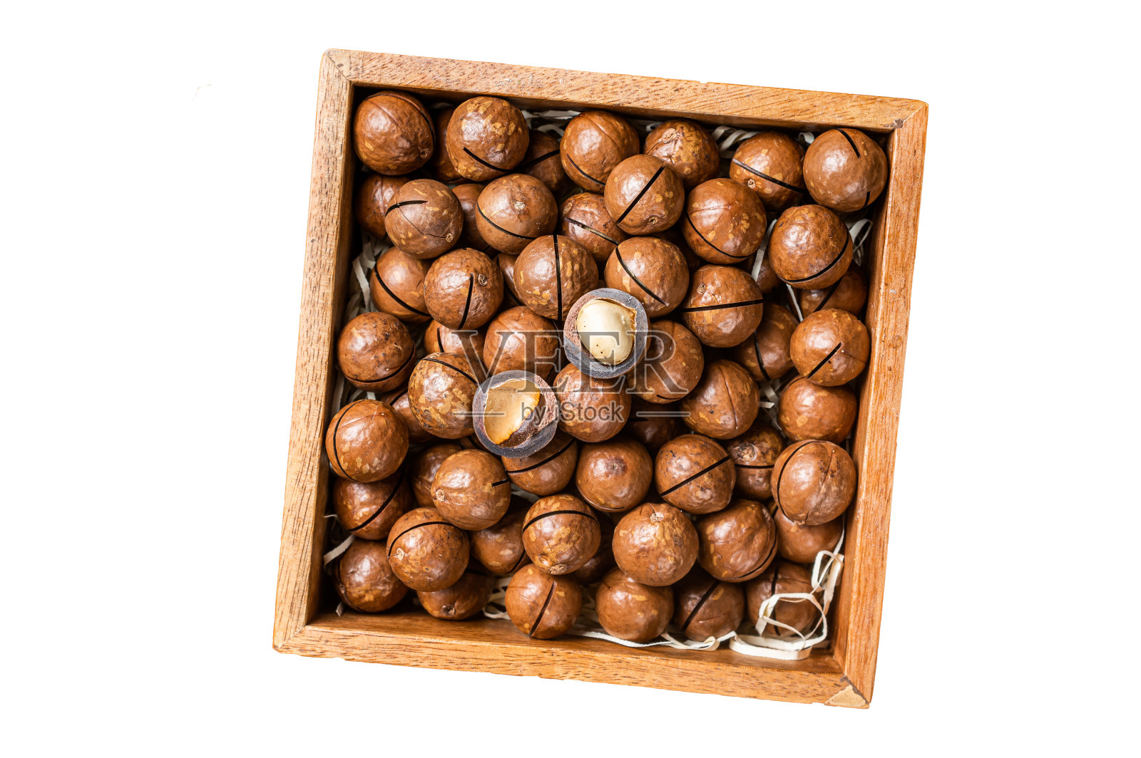 装在盒子里的澳洲坚果。孤立，白色背景。照片摄影图片