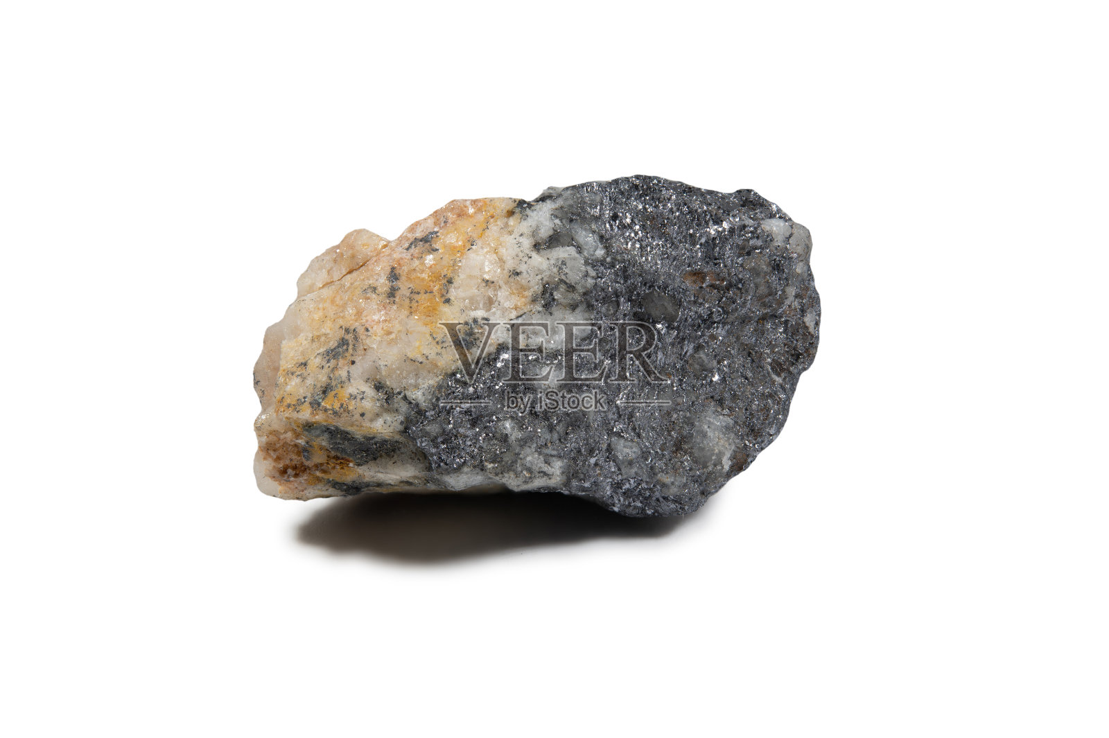 灰色和白色矿物方铅矿，表面粗糙照片摄影图片