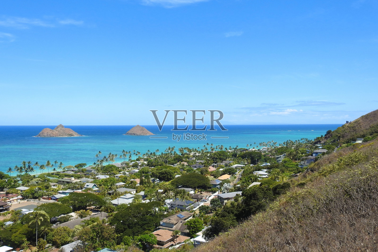 岛上的远足观与海洋和山景照片摄影图片