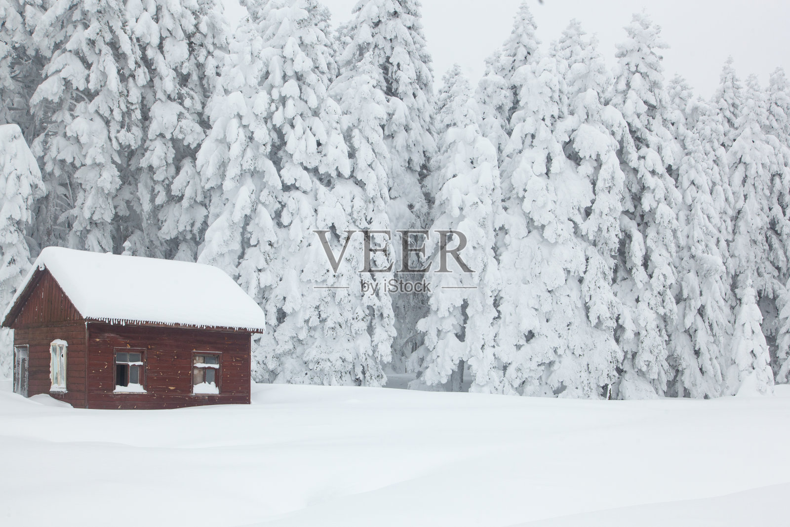 冬季废弃的山屋照片，Gölcük湖国家公园，波，<s:1> rkiye照片摄影图片