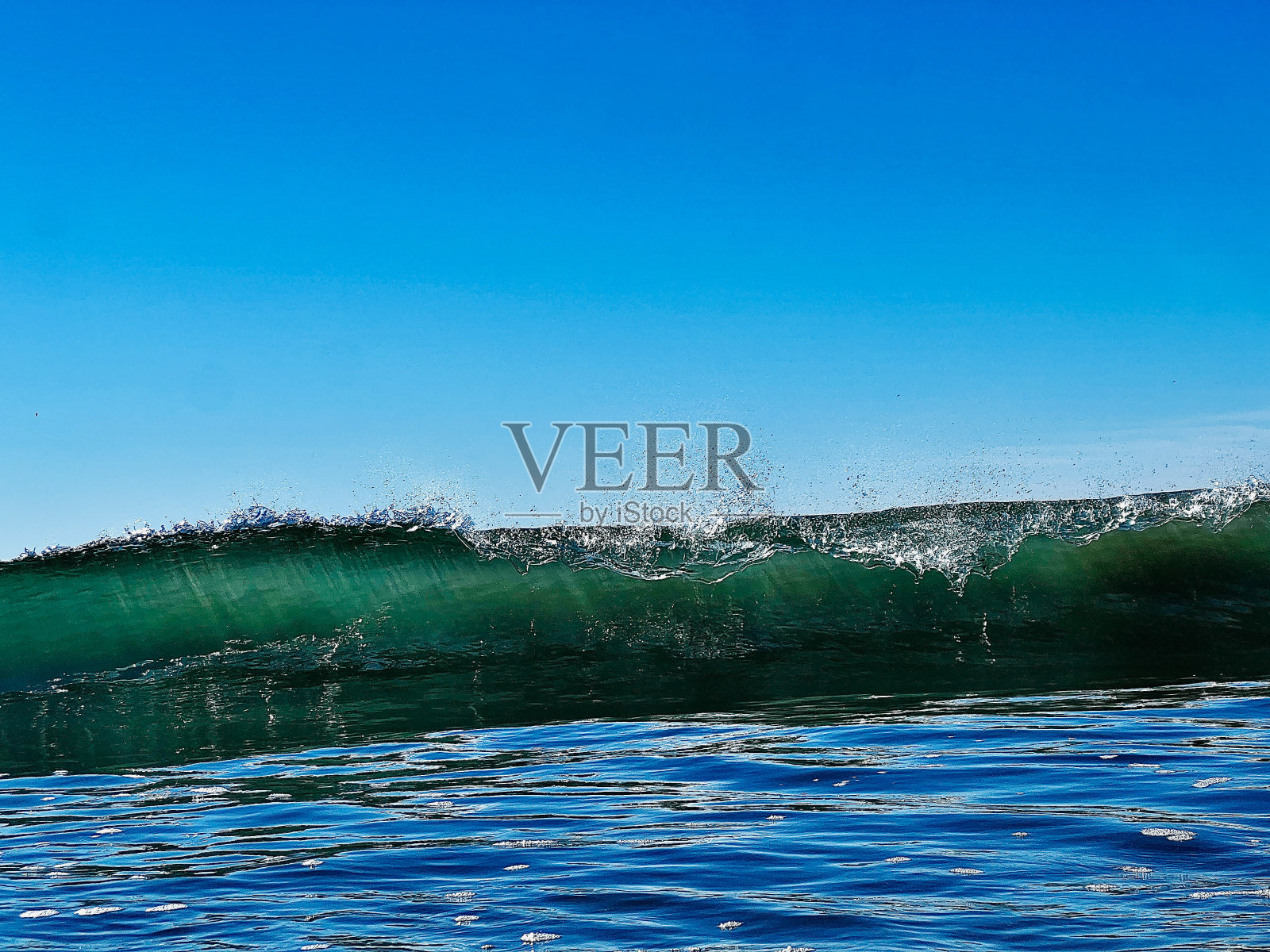 波浪即将崩溃照片摄影图片