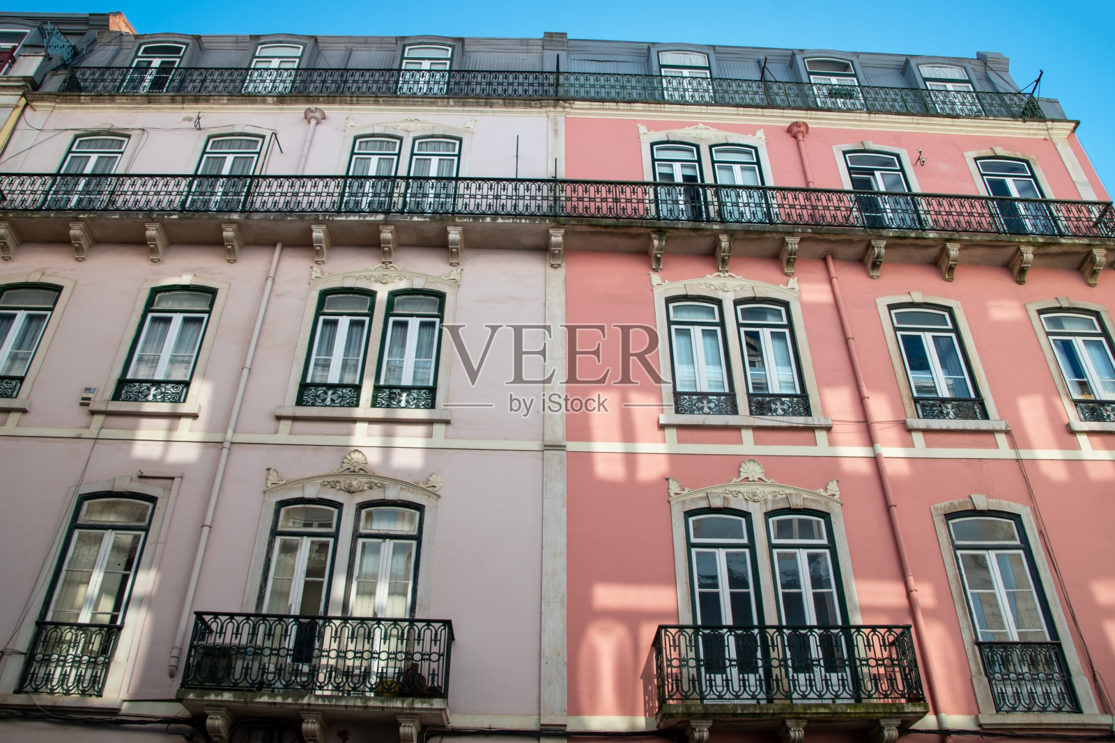 建筑立面带窗，欧式城市景观，葡萄牙街道景观，城市景观照片摄影图片