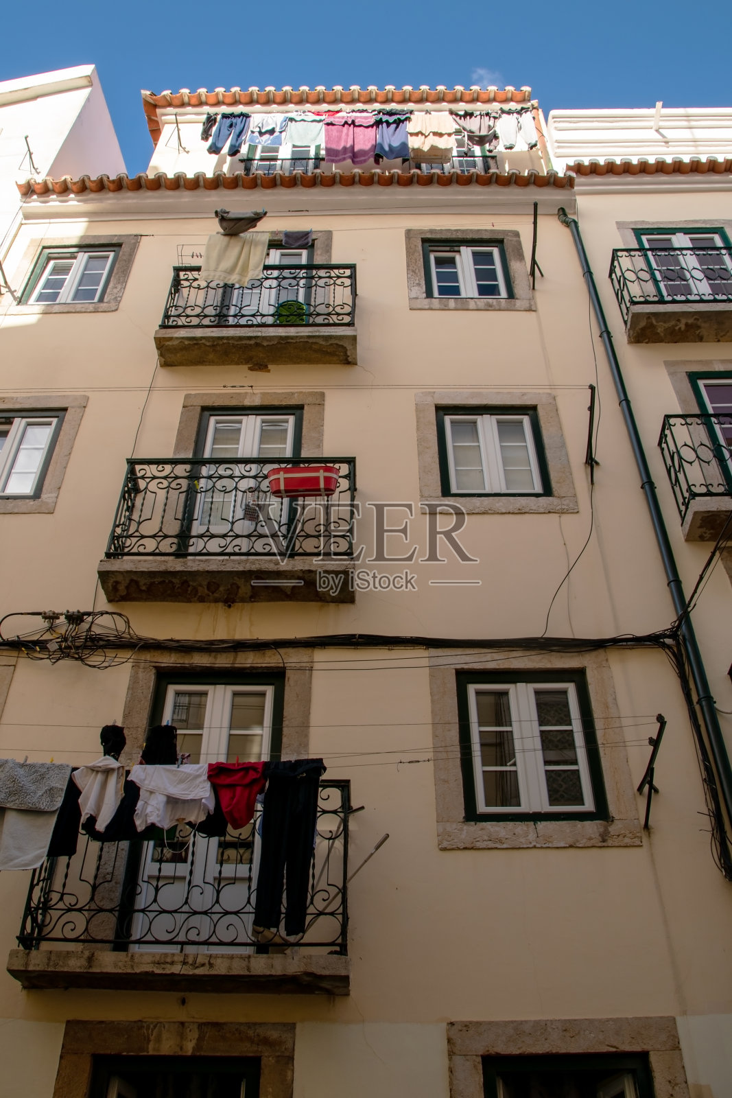 建筑立面带窗，欧式城市景观，葡萄牙街道景观，城市景观照片摄影图片