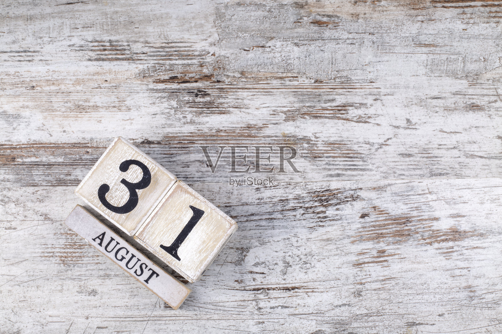 八月三十一日，木制日历背景照片摄影图片