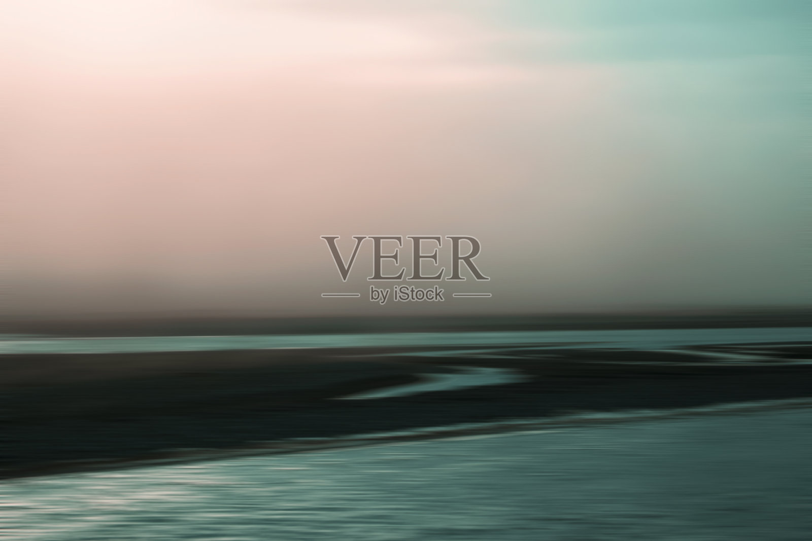 冰岛景观，自然摄影-蓝色和粉红色的色调，冬天冬天，雾云，运动照片摄影图片