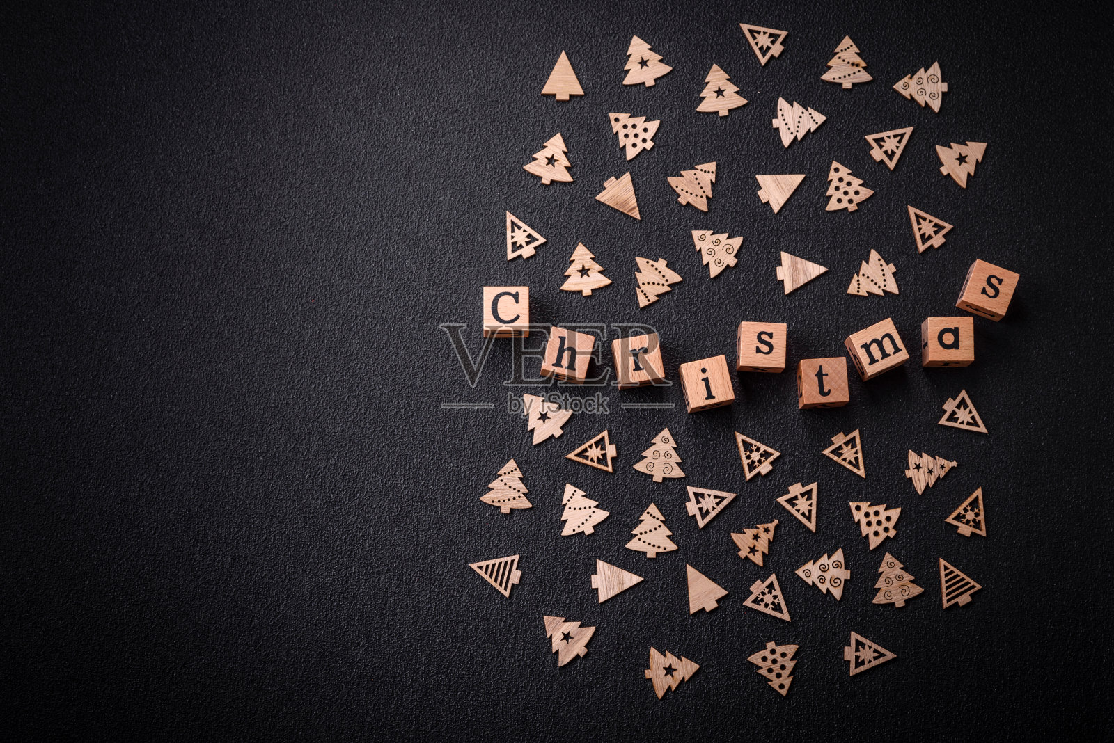 美丽的圣诞构图与复制空间与木块铭文照片摄影图片