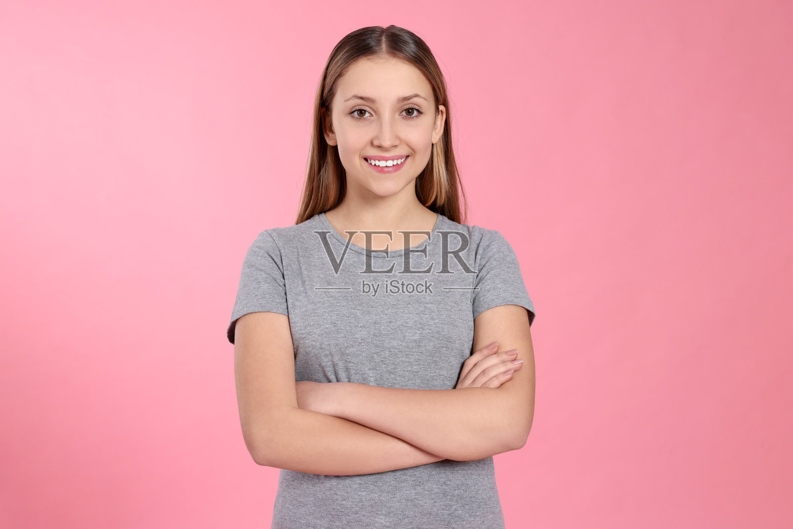 美丽的少女肖像粉红色的背景照片摄影图片