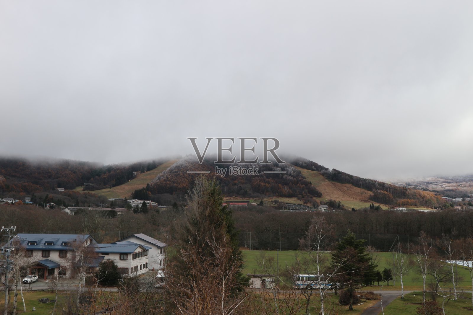 日本长野县的山峦和秋日美景照片摄影图片