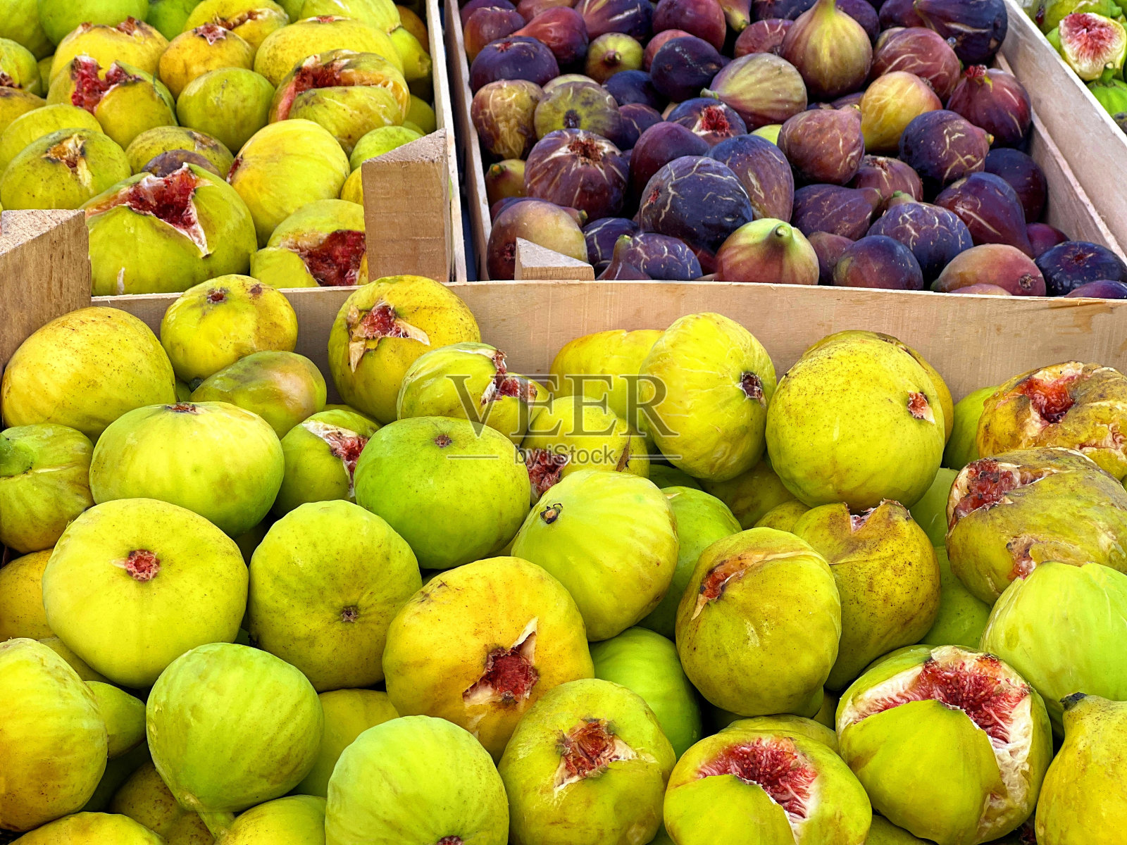 无花果成熟果实青紫丰收。照片摄影图片