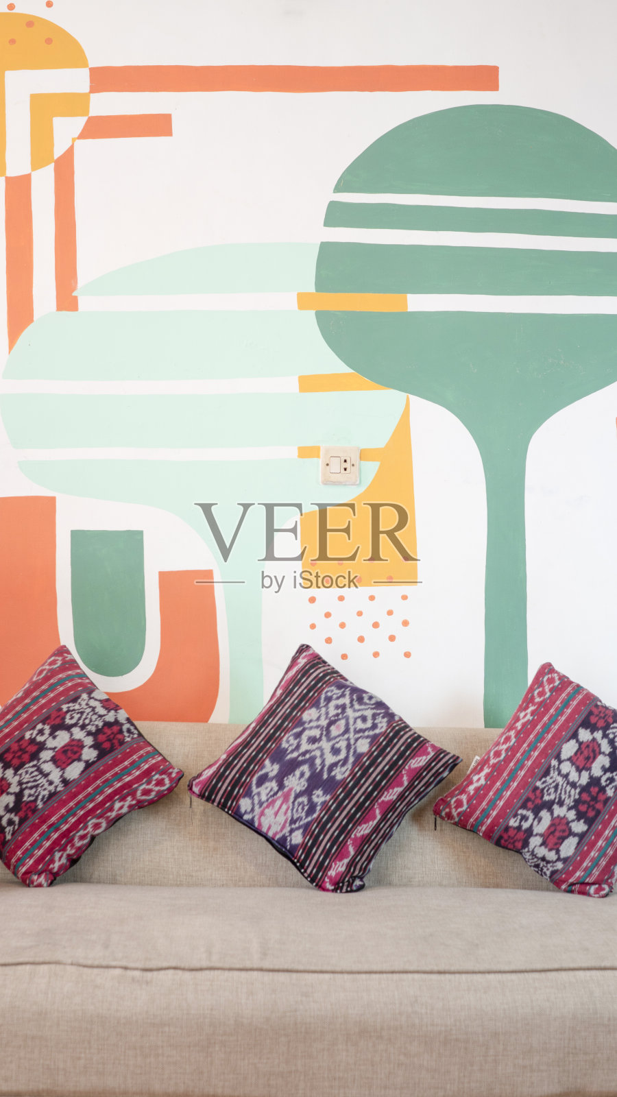 室内沙发与柔和的彩色背景肖像照片摄影图片