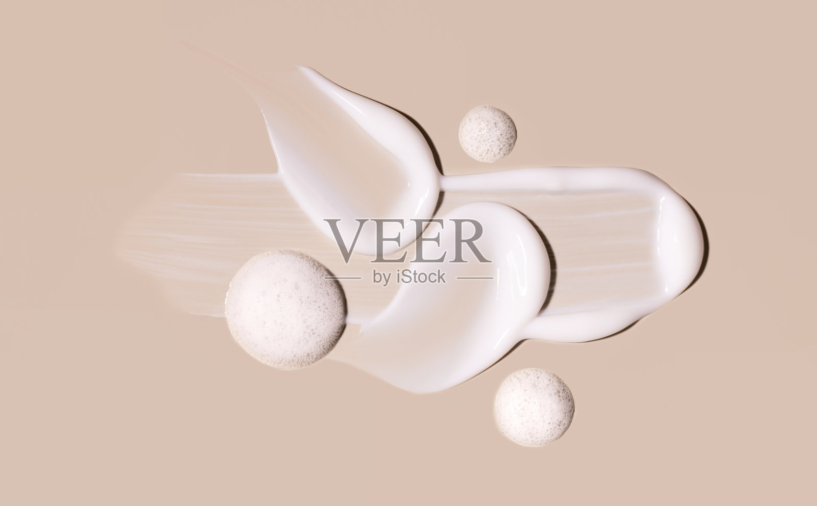 米色背景上的奶油质感化妆品涂抹照片摄影图片