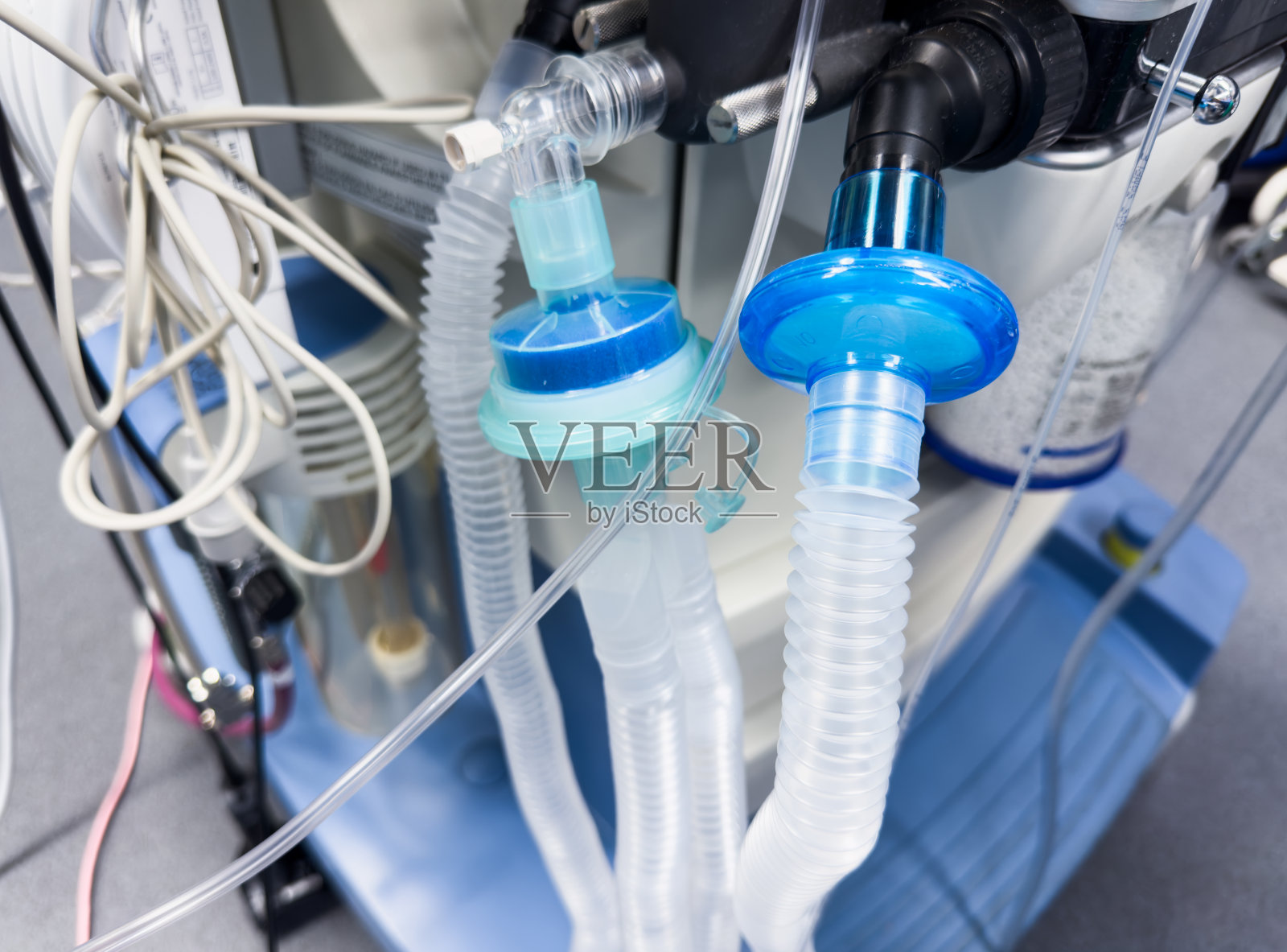 医院环境中用于气道管理、气管内管、口腔气道和口罩的医疗设备照片摄影图片