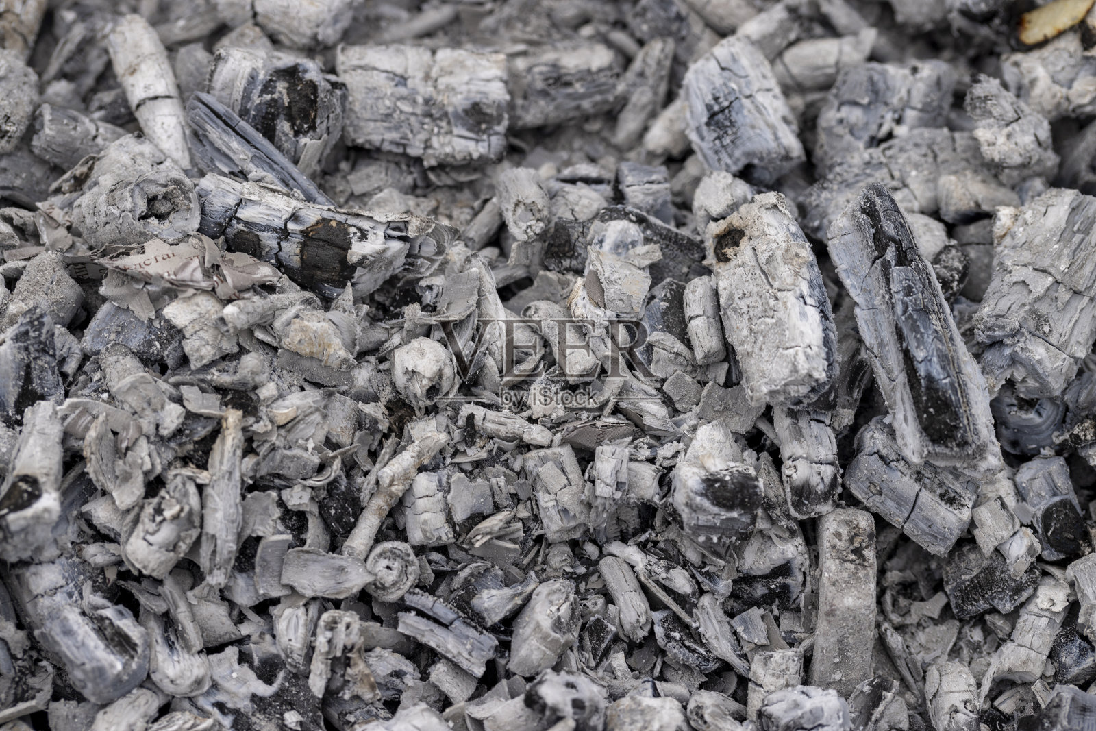 烹饪食物时火中的灰烬和煤照片摄影图片