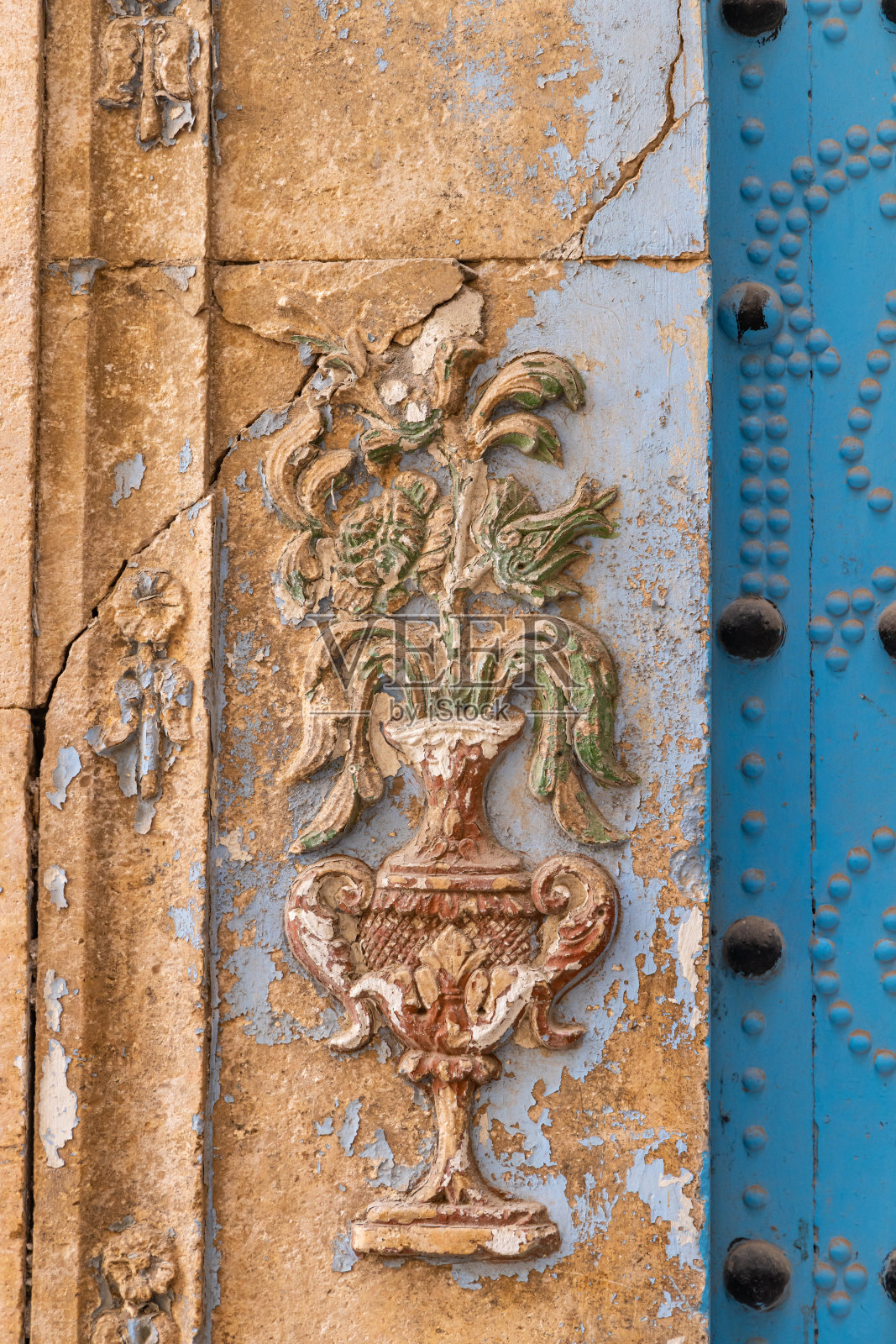 突尼斯露天市场附近一所房子的装饰瓷砖。照片摄影图片