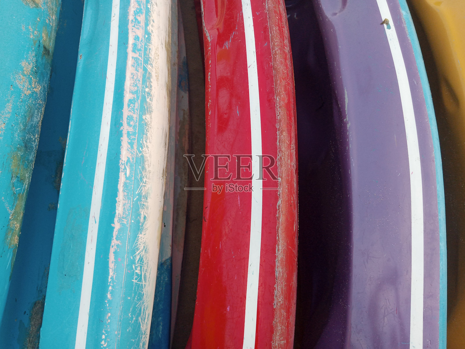 一堆五颜六色的冲浪板照片摄影图片